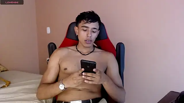 karlgiles  online show from February 6, 2025, 6:13 pm