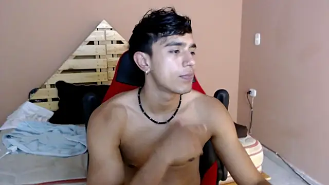 karlgiles  online show from March 6, 2025, 8:37 pm