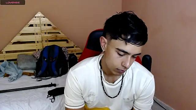 karlgiles  online show from March 20, 2025, 5:47 pm