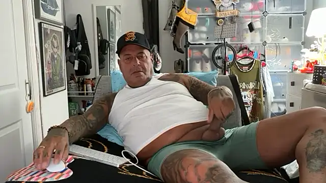 joeytatts66 online show from October 31, 2025, 1:28 am