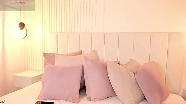 Snapshot of natali_henao chatting on November 25, 2025, 9:59 pm natali henao online show from November 25, 2025, 9:59 pm