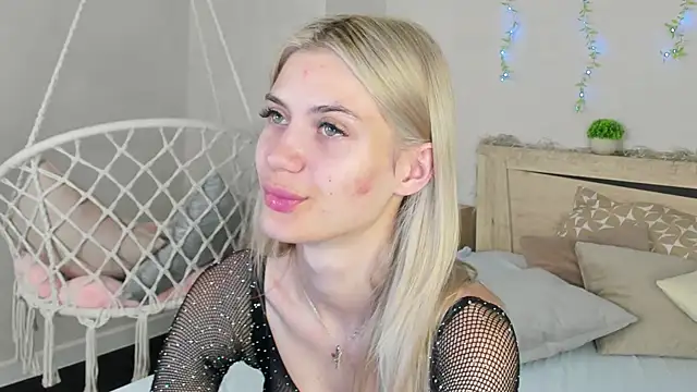 Snapshot of Cherry_Price chatting on July 21, 2026, 11:18 pm Cherry Price online show from July 21, 2026, 11:18 pm