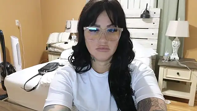 Snapshot of TexasTattooedHouseWife chatting on October 20, 2025, 2:39 pm TexasTattooedHouseWife online show from October 20, 2025, 2:39 pm