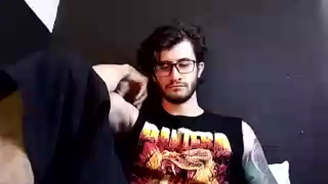 Loggan donnelly online show from October 28, 2025, 6:43 pm