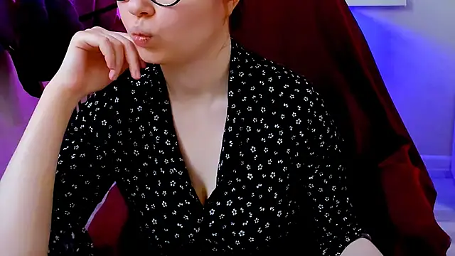 Snapshot of CarolGiggly chatting on December 21, 2025, 12:40 am CarolGiggly online show from December 21, 2025, 12:40 am