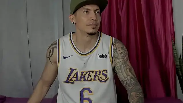 Snapshot of Alex_motta chatting on December 30, 2024, 11:38 pm Alex motta online show from December 30, 2024, 11:38 pm