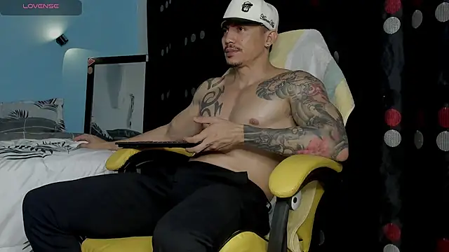 Snapshot of Alex_motta chatting on September 14, 2025, 4:11 am Alex motta online show from September 14, 2025, 4:11 am