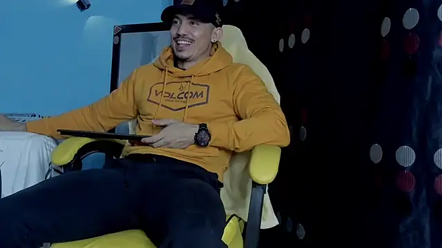 Snapshot of Alex_motta chatting on October 9, 2025, 4:10 am Alex motta online show from October 9, 2025, 4:10 am