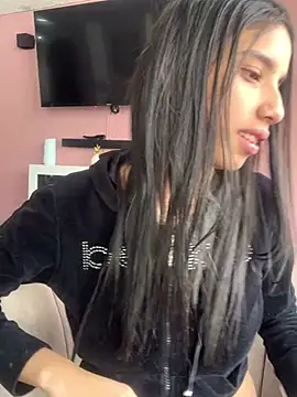 Snapshot of Praga_Pink chatting on April 23, 2026, 1:35 pm Praga Pink online show from April 23, 2026, 1:35 pm