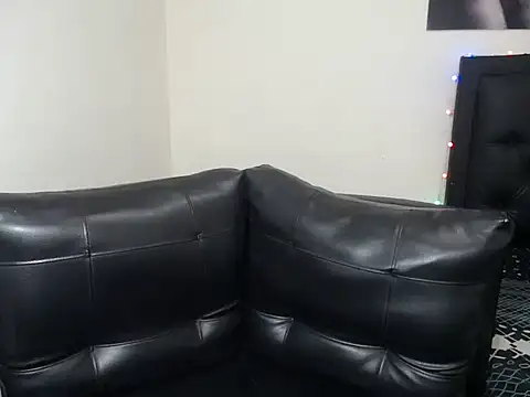 Snapshot of OLIVIAMISSY_02 chatting on December 5, 2024, 12:08 am OLIVIAMISSY 02 online show from December 5, 2024, 12:08 am