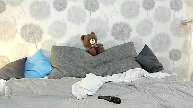 Snapshot of EngelFugler chatting on January 13, 2025, 2:42 pm EngelFugler online show from January 13, 2025, 2:42 pm