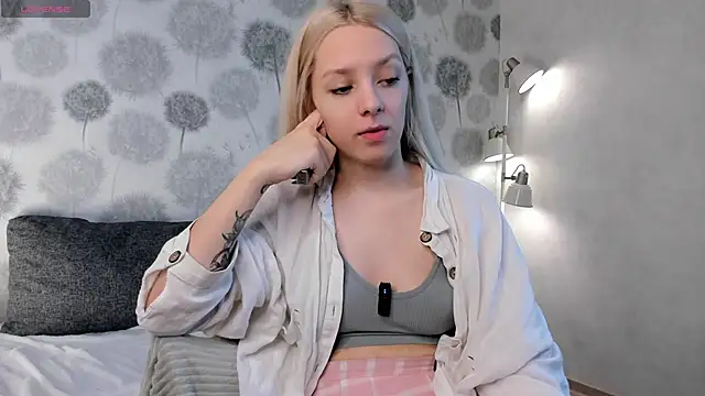 Snapshot of EngelFugler chatting on February 18, 2025, 11:33 am EngelFugler online show from February 18, 2025, 11:33 am