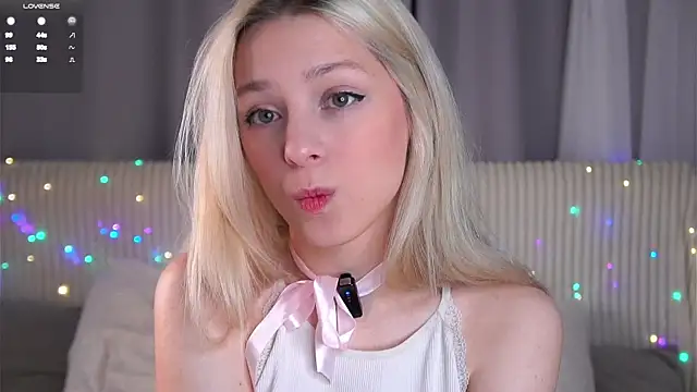 Snapshot of EngelFugler chatting on December 14, 2025, 1:11 am EngelFugler online show from December 14, 2025, 1:11 am