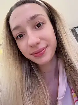 Snapshot of Lia__Love chatting on December 19, 2025, 1:07 pm Lia Love online show from December 19, 2025, 1:07 pm