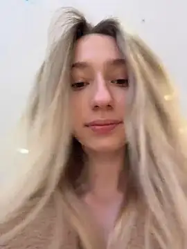 Snapshot of Lia__Love chatting on December 22, 2025, 1:19 pm Lia Love online show from December 22, 2025, 1:19 pm