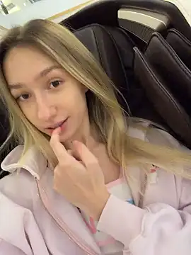 Snapshot of Lia__Love chatting on January 7, 2026, 3:03 pm Lia Love online show from January 7, 2026, 3:03 pm