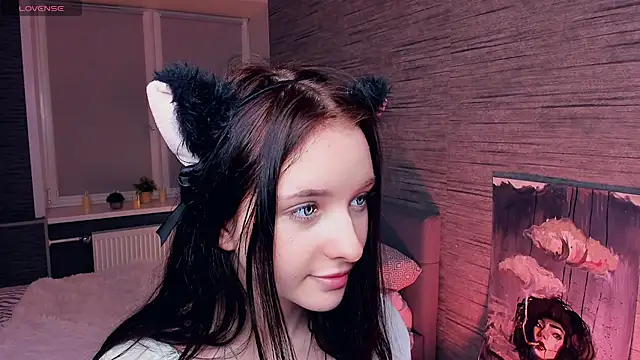 MerylHedley online show from December 13, 2024, 1:22 pm