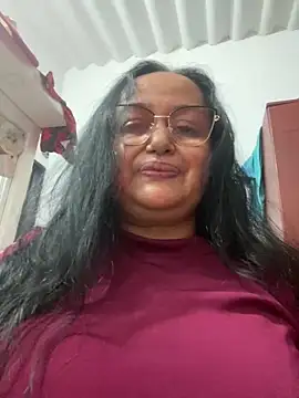 GiaNahomi online show from January 1, 2025, 1:04 am