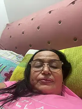 GiaNahomi online show from January 1, 2025, 7:09 am
