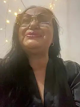GiaNahomi online show from January 1, 2025, 11:18 pm