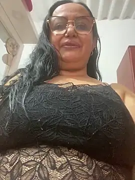 GiaNahomi online show from January 5, 2025, 10:40 pm