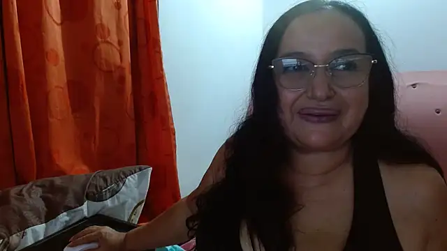 GiaNahomi online show from February 7, 2025, 3:01 am