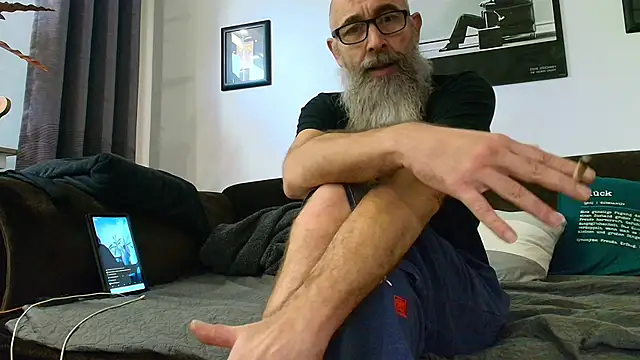 Snapshot of Kingsscepter chatting on October 23, 2025, 1:32 pm Kingsscepter online show from October 23, 2025, 1:32 pm