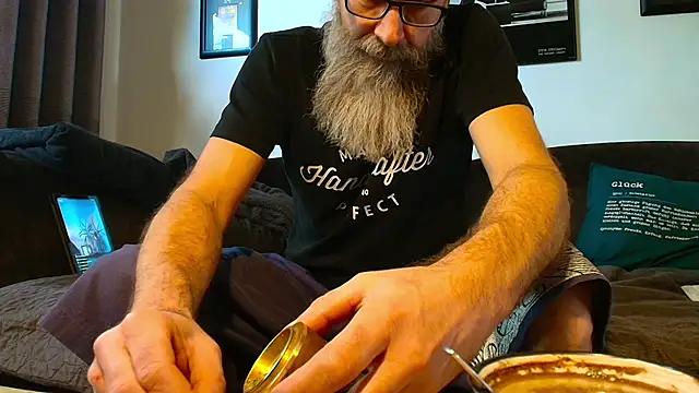 Snapshot of Kingsscepter chatting on October 24, 2025, 10:11 am Kingsscepter online show from October 24, 2025, 10:11 am