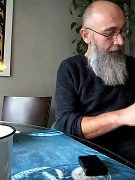 Snapshot of Kingsscepter chatting on October 27, 2025, 9:13 am Kingsscepter online show from October 27, 2025, 9:13 am