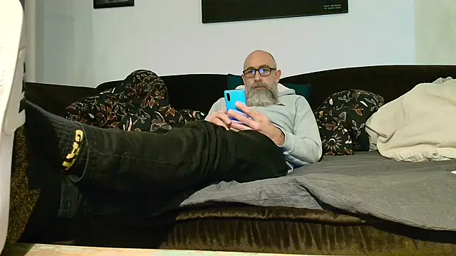 Snapshot of Kingsscepter chatting on December 1, 2025, 5:51 pm Kingsscepter online show from December 1, 2025, 5:51 pm