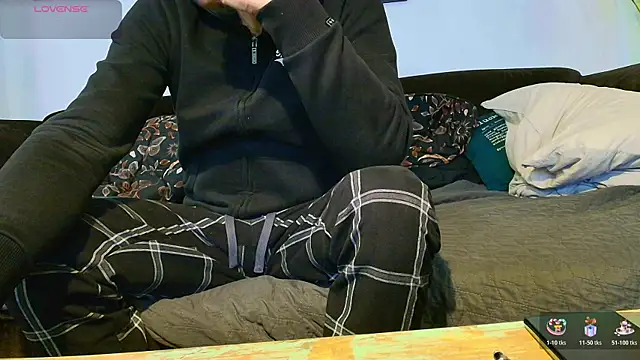 Snapshot of Kingsscepter chatting on December 14, 2025, 4:23 pm Kingsscepter online show from December 14, 2025, 4:23 pm