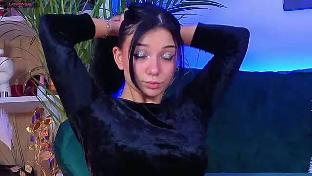 AveryWillow online show from November 26, 2025, 3:35 pm