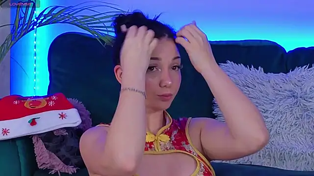 AveryWillow online show from December 14, 2025, 11:31 pm