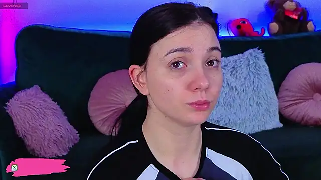 AveryWillow online show from March 23, 2026, 11:31 pm