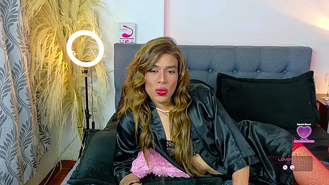 Snapshot of Rouse_Hilton chatting on November 4, 2025, 1:16 am Rouse Hilton online show from November 4, 2025, 1:16 am