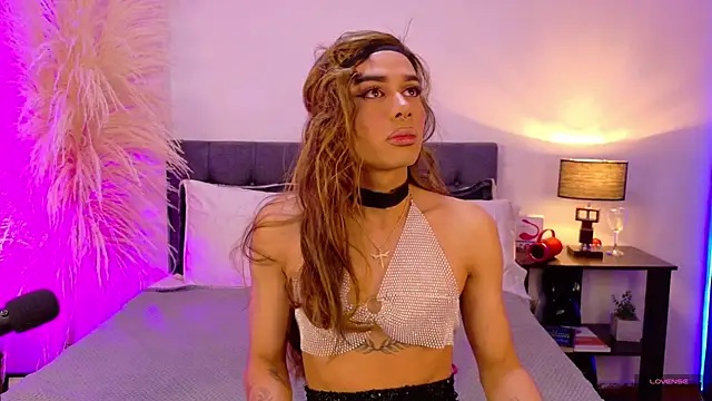 Snapshot of Rouse_Hilton chatting on November 17, 2025, 10:59 pm Rouse Hilton online show from November 17, 2025, 10:59 pm