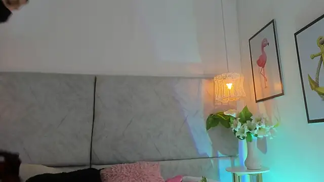 naomiii   online show from February 24, 2026, 11:52 am