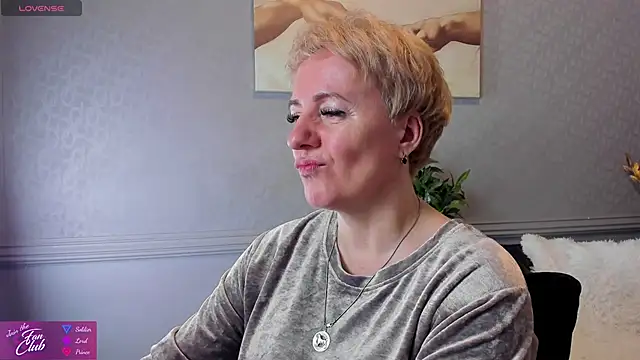 Nika Smit online show from December 23, 2024, 1:03 pm