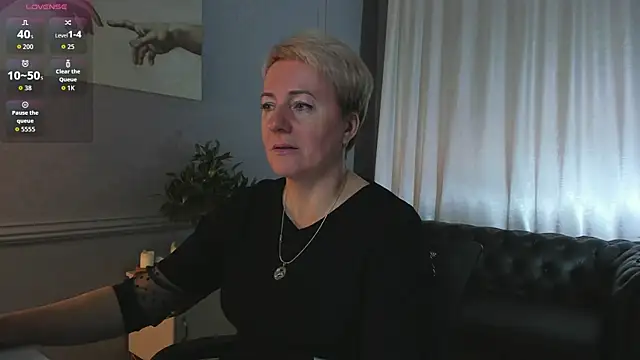 Nika Smit online show from October 4, 2025, 5:16 am