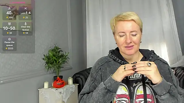 Nika Smit online show from October 31, 2025, 10:16 am