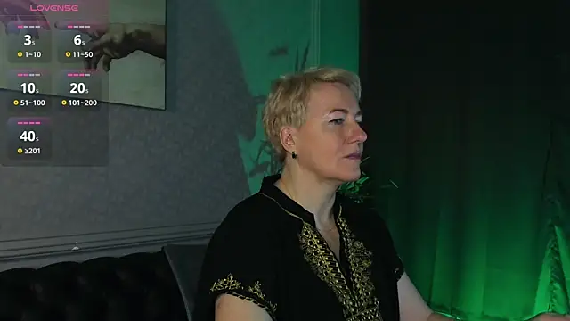 Nika Smit online show from November 30, 2025, 4:49 am