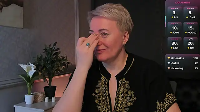 Nika Smit online show from April 11, 2026, 7:45 am