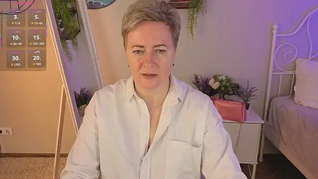Nika Smit online show from May 17, 2026, 5:27 am