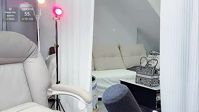 Snapshot of yoyo520- chatting on March 8, 2025, 8:14 pm yoyo520- online show from March 8, 2025, 8:14 pm