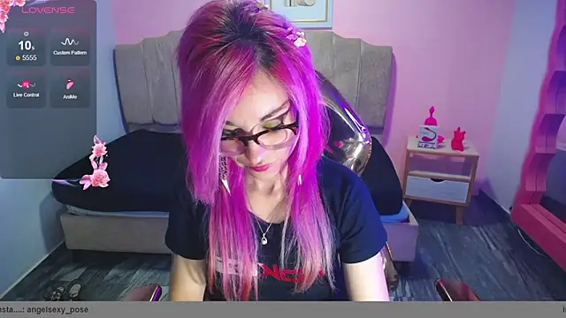 abril ch  online show from October 22, 2025, 10:48 am