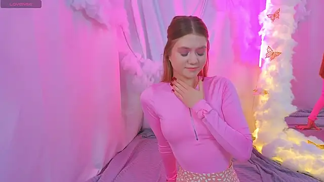 Snapshot of AlisiaSpinnet_ chatting on November 4, 2025, 3:44 pm AlisiaSpinnet online show from November 4, 2025, 3:44 pm