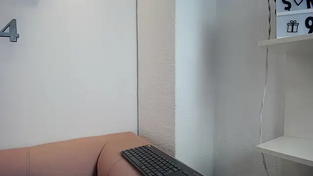 1Sloppy Fox4 online show from December 15, 2025, 5:01 am