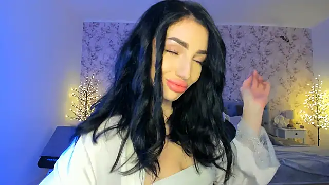 NancyLovee  online show from December 16, 2025, 5:40 pm