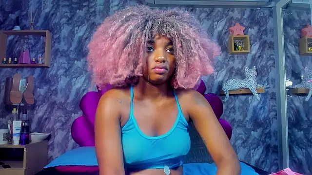 Snapshot of EMMAPARISS chatting on February 19, 2026, 12:01 pm EMMAPARISS online show from February 19, 2026, 12:01 pm