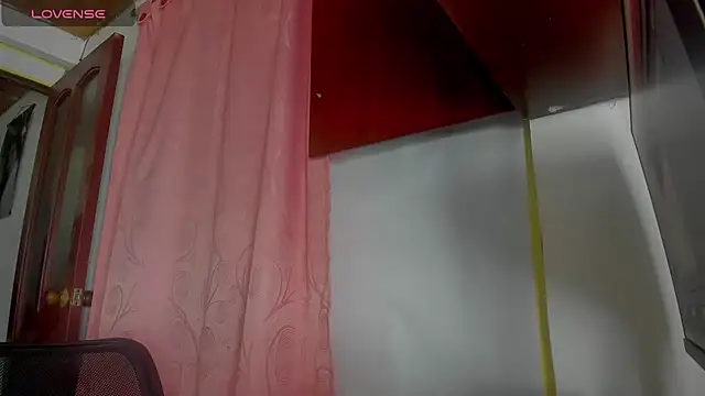 Snapshot of Nenita_Hot_ chatting on November 4, 2025, 11:37 pm Nenita Hot online show from November 4, 2025, 11:37 pm